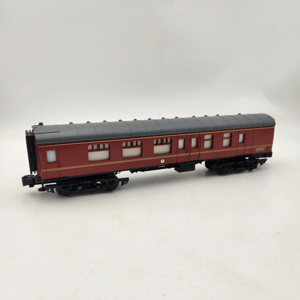 BR Maroon Mark 1 Passenger Coach 99720 HO OO Scale Model Train Carriage